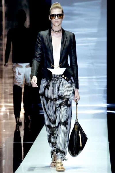 Look 15